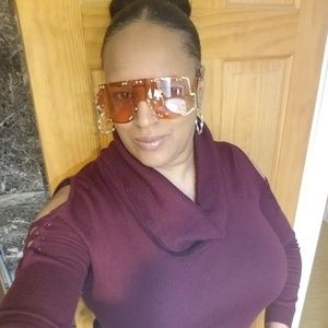 Meet your Posher, Carrie